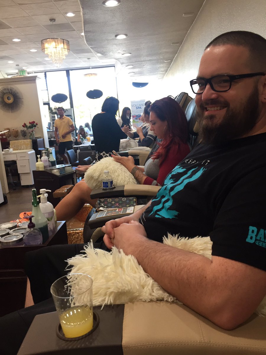 natahelenerz's tweet photo. Lmao he so happy right now 😂😂😂😍#firstpedi https://t.co/JL5l2HD0Qb