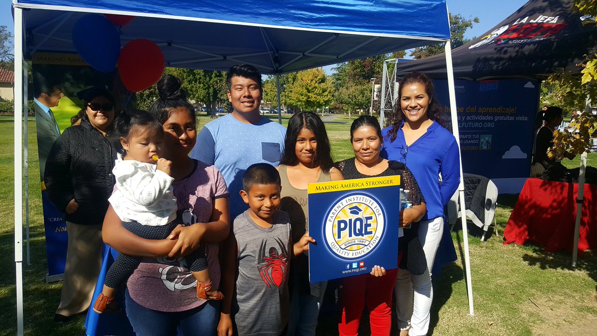 lovemyneche's tweet photo. PIQE parent Natalia and her family, pictured here with Facilitator Alicia Aleman at La Feria de Educacion #PIQE2017 #PIQEFAMILY #FERIA2017 https://t.co/cuP5uZ7ywL
