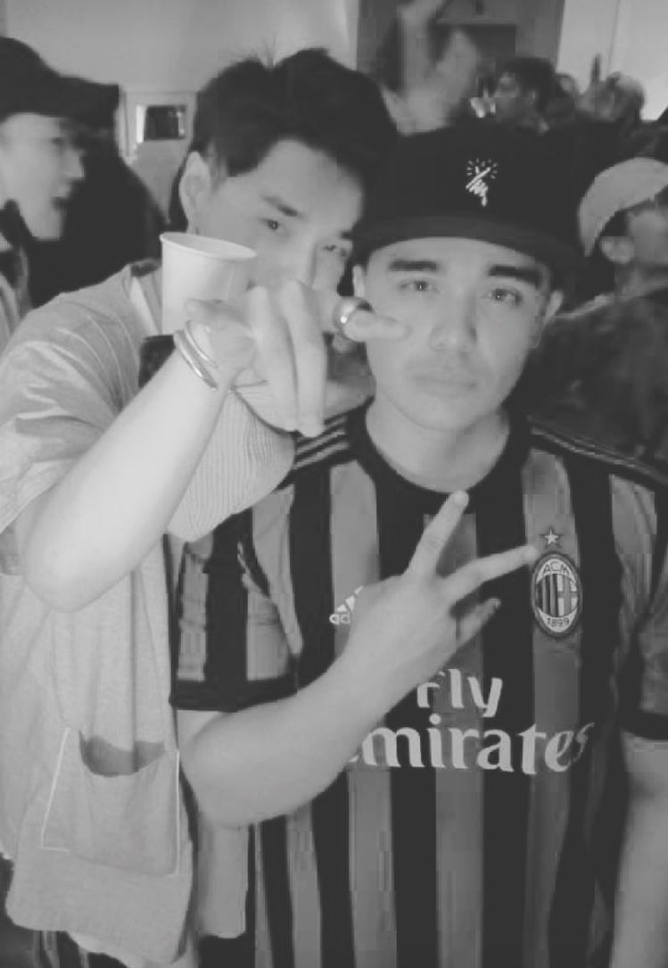 deansintro's tweet image. dean w/ a fan tonight at a party !!