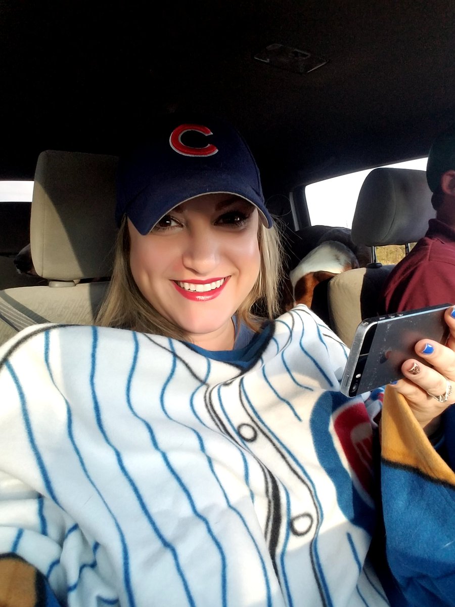 BollzyMouse's tweet image. #xfinitystream for the win! Didn't miss a play, on our drive from Portland to Pacific City! And my snuggie kept me toasty 👌 #Cubs #flythew