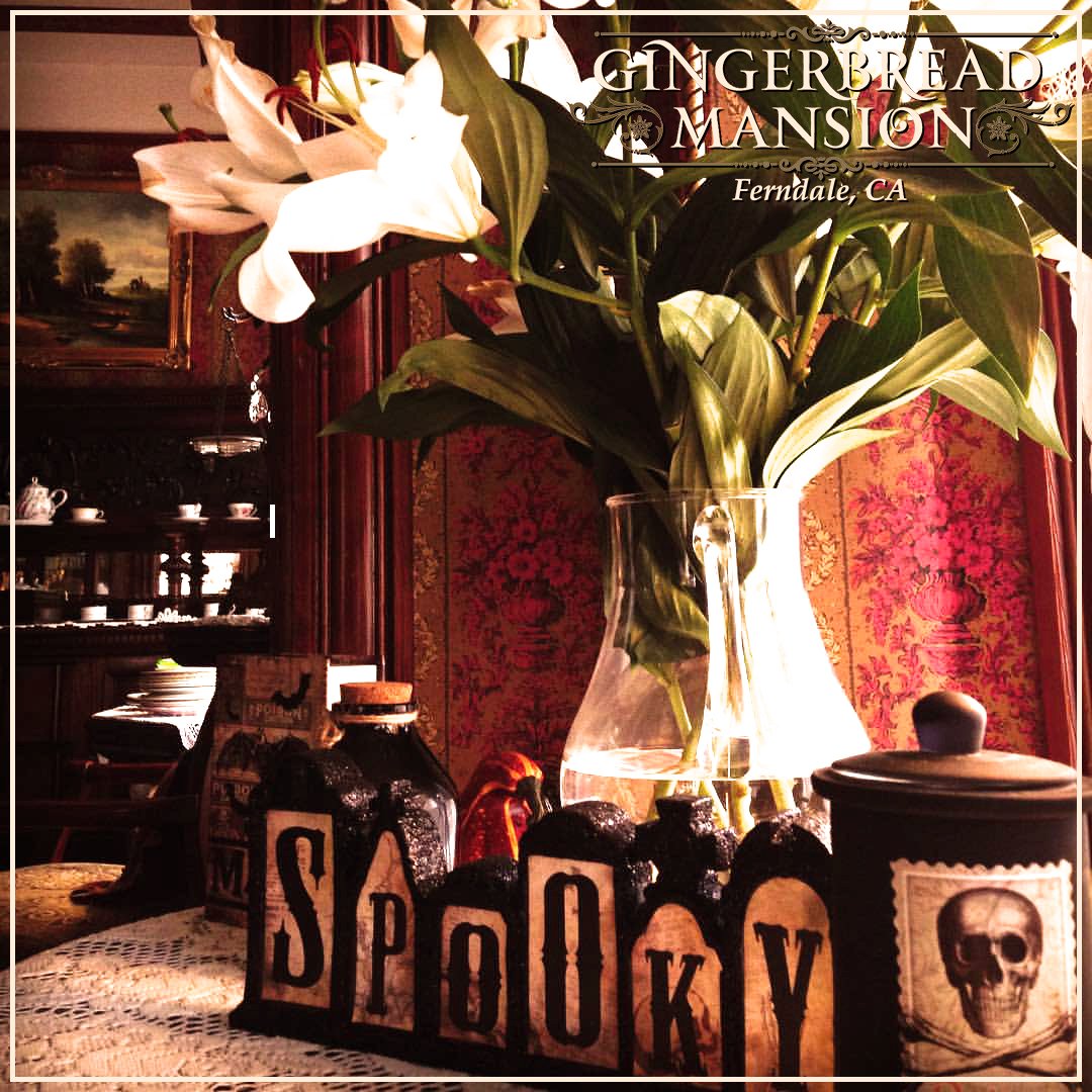 Gingerbreadbnb's tweet image. What better place to stay in #October than an old #mansion that once served as a hospital?
Our #Halloween decorations are #spooky and cute!