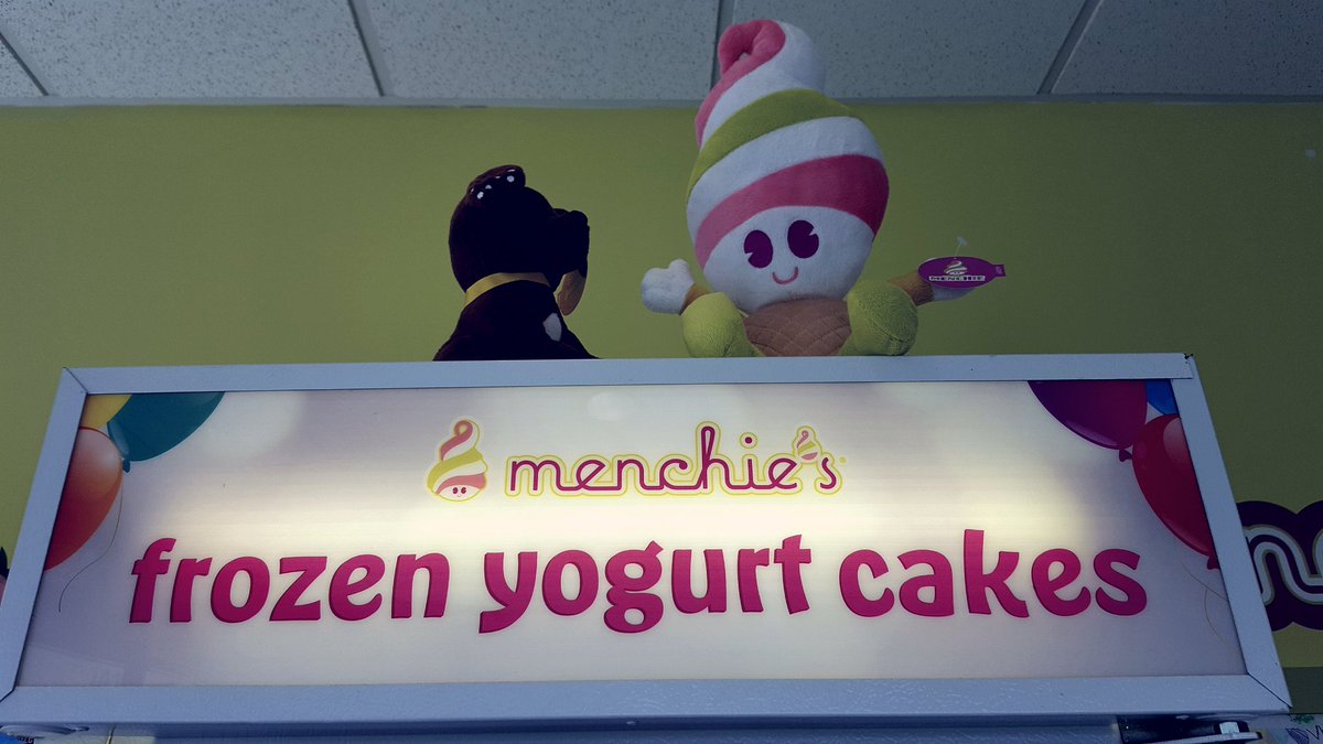 menchies_wp's tweet photo. I'll shout it from the mountain tops (or at least from the froyo cake freezer), "I love Chip. He is my best friend." #bestfriend #loyal https://t.co/06ObDWkYq5