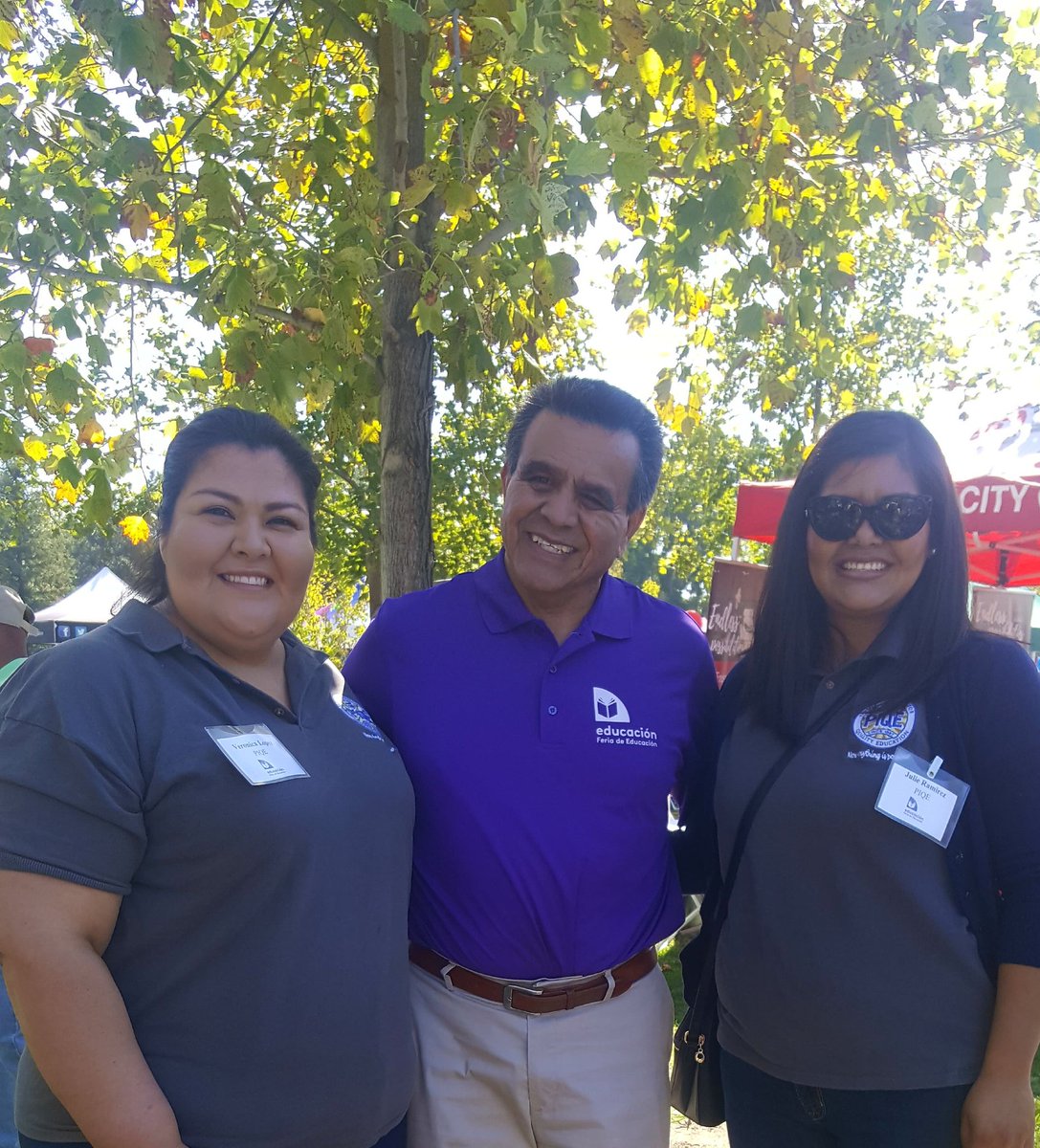 lovemyneche's tweet photo. #FSFeria #PIQE2017 @PIQE_USA Julie & I accompanied by FSU's Raul Moreno at La Feria de Educacion. https://t.co/cZyz3ReMHb