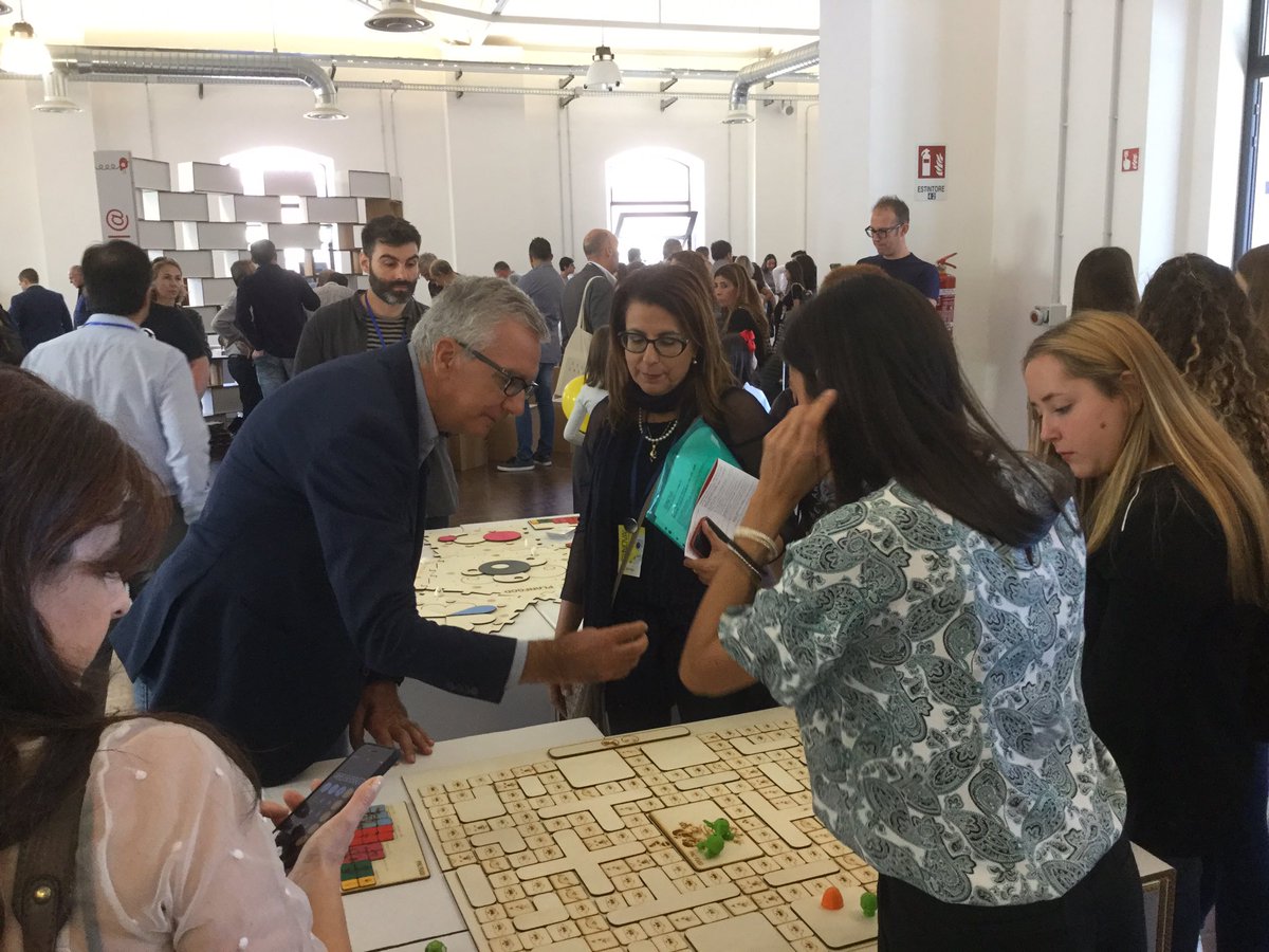 F_Pigliaru's tweet image. Giornata straordinaria a #sinnova17. Con #tuttiaiscola mettiamo l’innovazione al servizio della miglior didattica per i nostri ragazzi