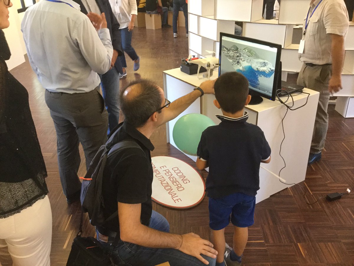 F_Pigliaru's tweet image. Giornata straordinaria a #sinnova17. Con #tuttiaiscola mettiamo l’innovazione al servizio della miglior didattica per i nostri ragazzi