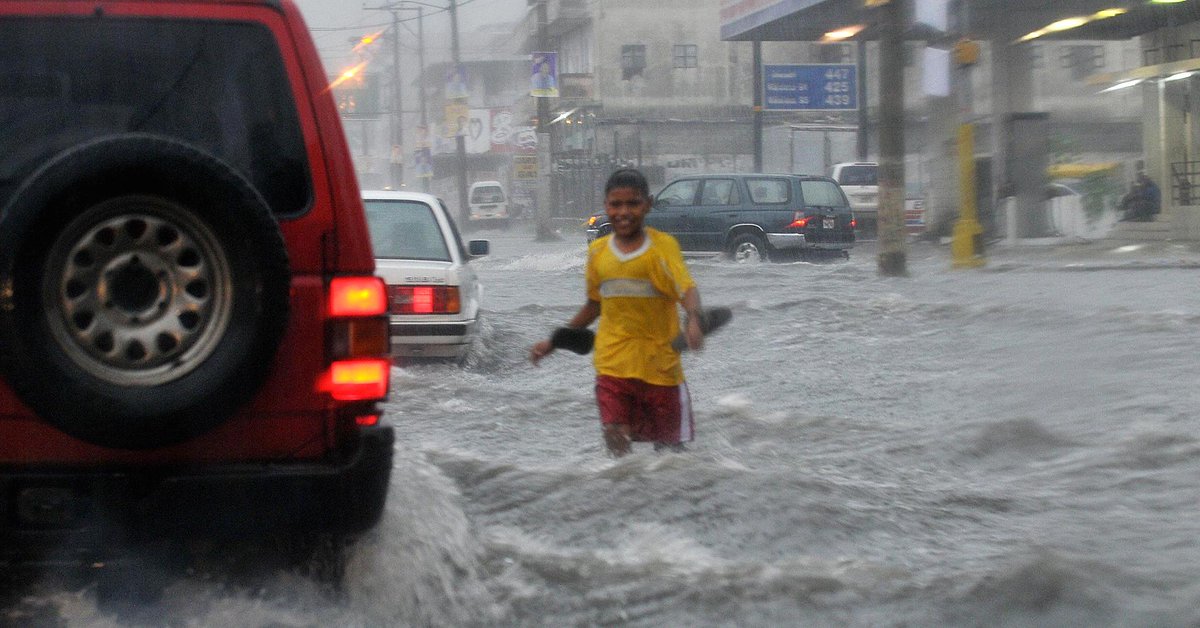 ClimateAdapt's tweet photo. Refugees of a different kind are being displaced by rising sea levels — and governments aren't ready https://t.co/woQit2W7uV https://t.co/38Wr8XpDlq
