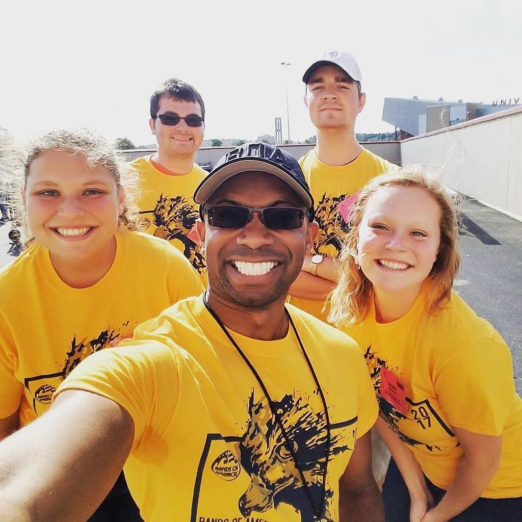 BANDSOFAMERICA's tweet photo. We ❤️ our volunteers!  Photo credit: Jerome Horne #boa2017 https://t.co/OIiJFGuiKT https://t.co/2hQtgHEKHp
