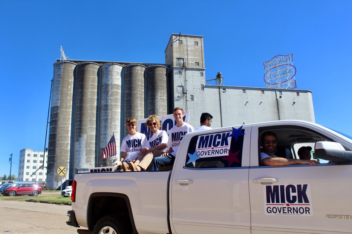 MickforGovernor's tweet photo. Incredible crowd out at Yukon's #CzechFest Parade! Thank you to all the #Mick2018 supporters helping to spread the #FIXtheMESS need for OK! https://t.co/0bmrarGT0X
