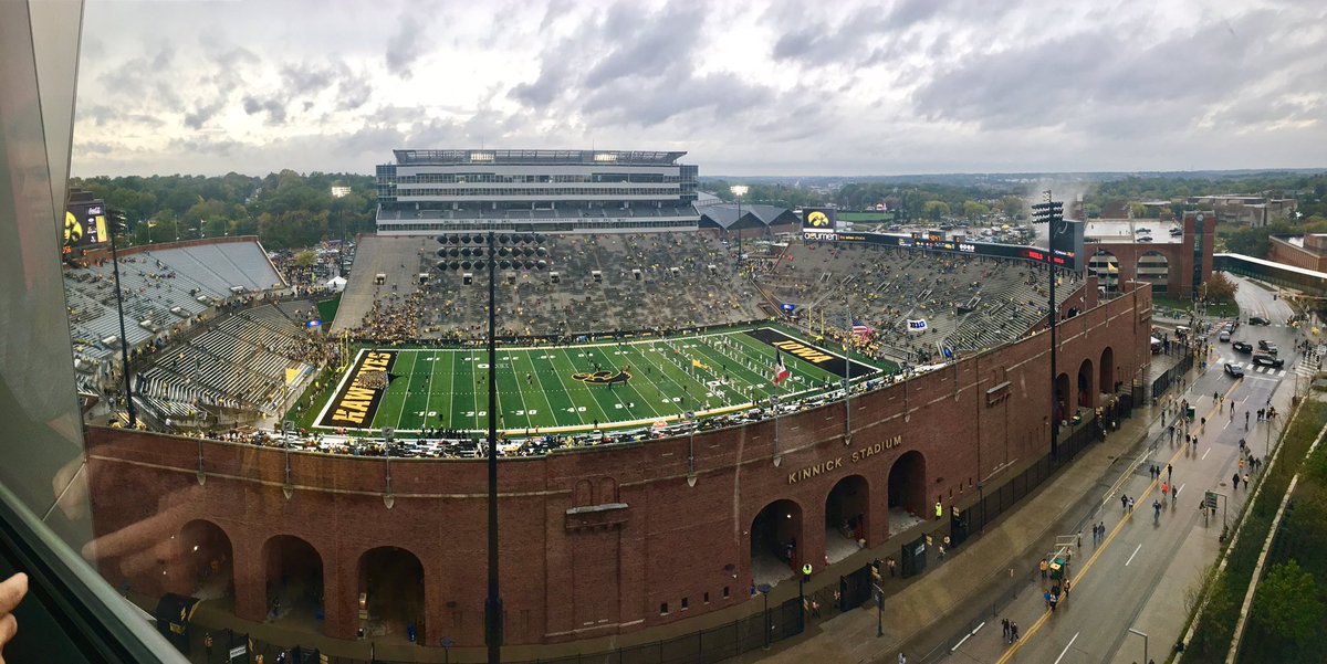 dopassion1's tweet image. Thanks for the WAVE! #FightforIowa #gohawks #scoliosissurvivor #OnIowa #Hawkeyes #HawkeyePride