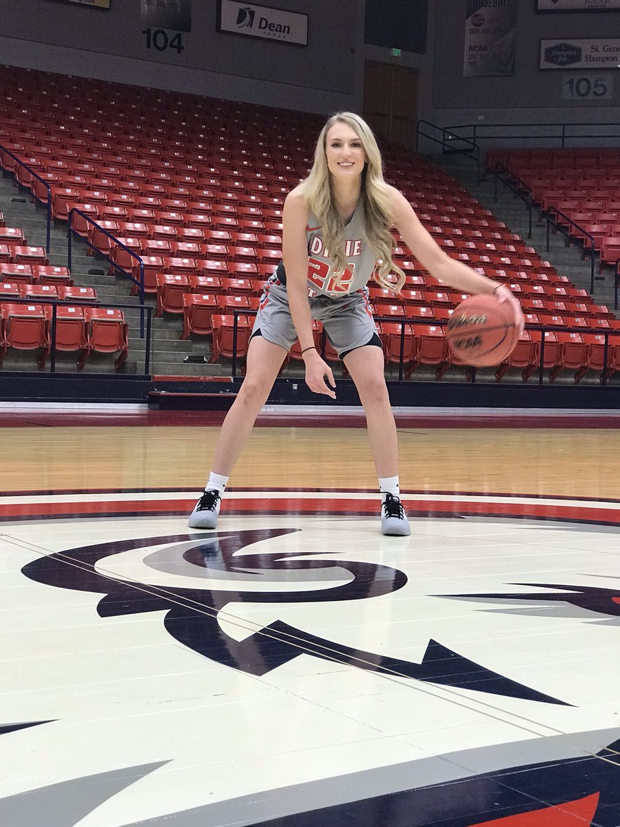 MattiGoHard's tweet photo. ‘‘Tis the SZN 🏀😛🙌🏼 https://t.co/FbAoH39Q5o
