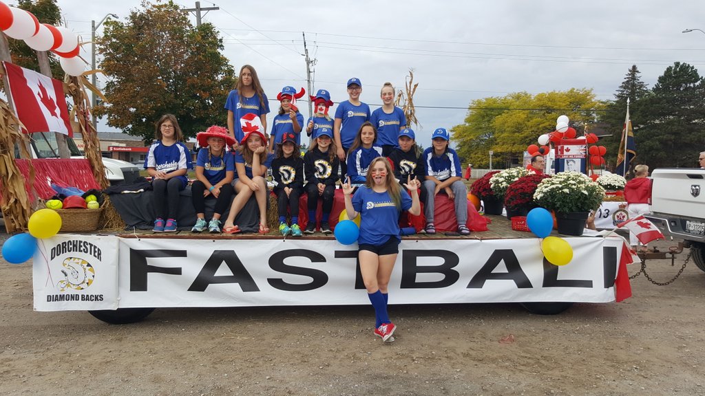 trpltrbl123's tweet photo. Inaugural entry into the Dorchester Fair parade #girlsfastball #goDbacks #HappyThanksgiving https://t.co/aeCNICmCaA