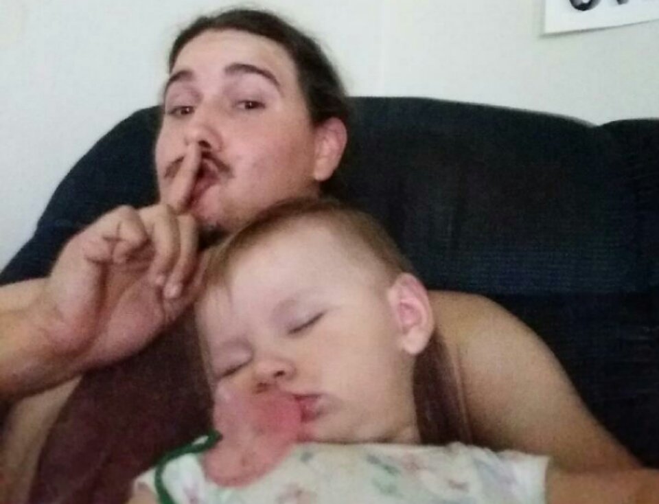 WillyDrealHP's tweet photo. #thesetwothough #myheart #sleepingbeauty #dontwakeher #ilovethesetwotopieces #mywholeworldinonepicture https://t.co/pkMz4V1oUX