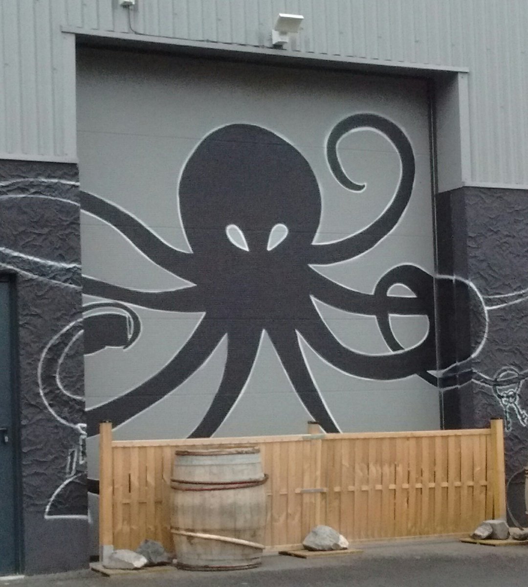 _thisisloly's tweet photo. Un p'tit coucou la pieuvre @CollectifAuteur 🐙 j'ai rencontré une copine aujourd'hui ! https://t.co/9UhPO3S5Rg