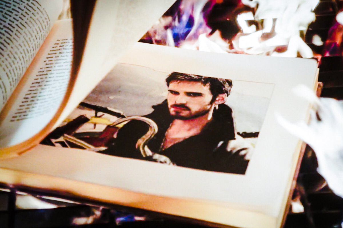 HookEmmaLove's tweet photo. This parallel ♥️
#CaptainSwan #OnceUponATime @colinodonoghue1 @jenmorrisonlive https://t.co/PkfVeT2qJQ