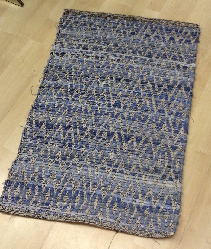 BeThrough's tweet photo. Denim rag rug #Ragrugs#denimrug https://t.co/MFB9ji4Nti