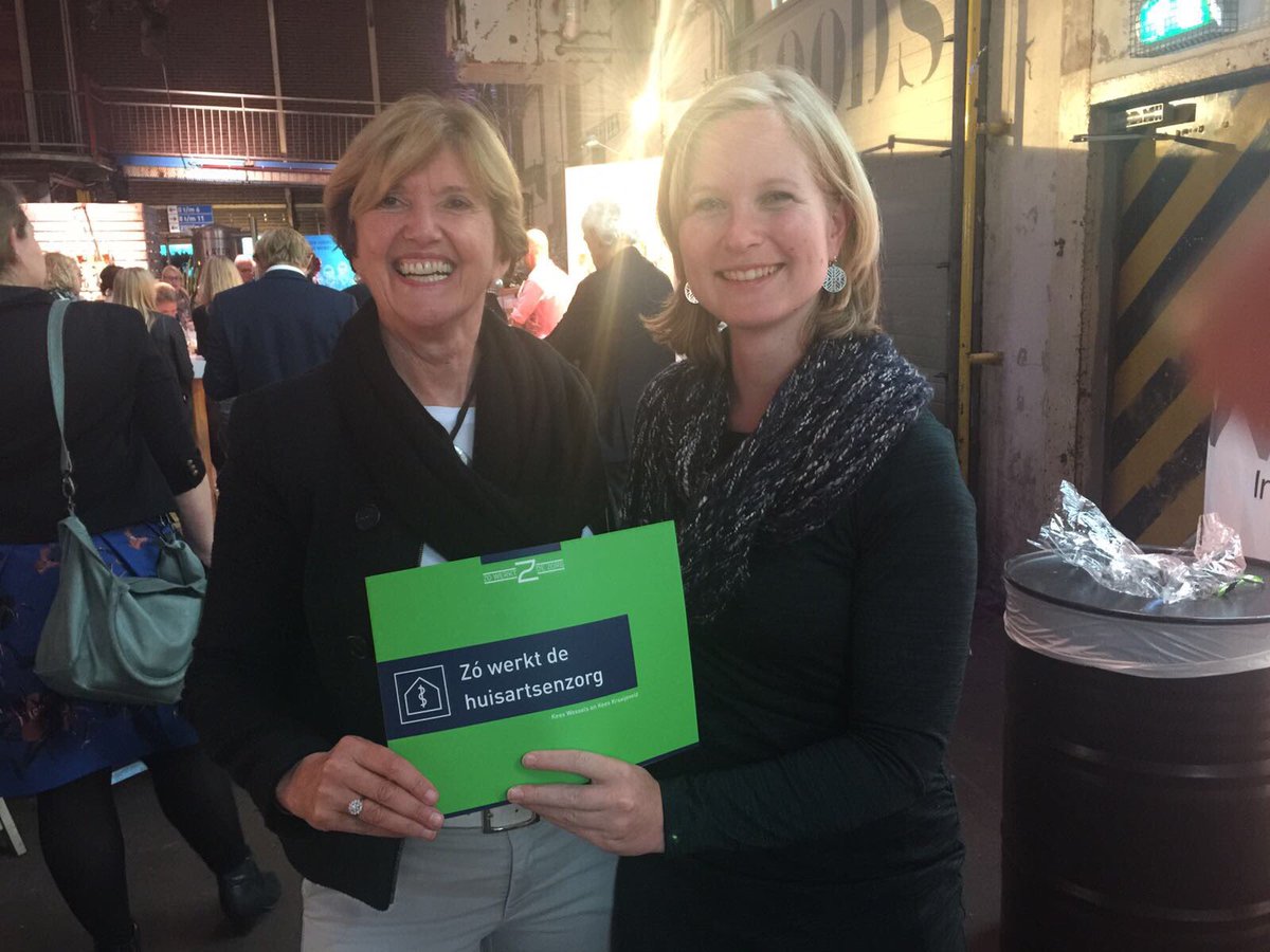 Kirsten van Noord, derdejaars aios, wint de PROFclass-prijs bij de Startersdag van <a href="/LHVhuisartsen/">LHV</a> .