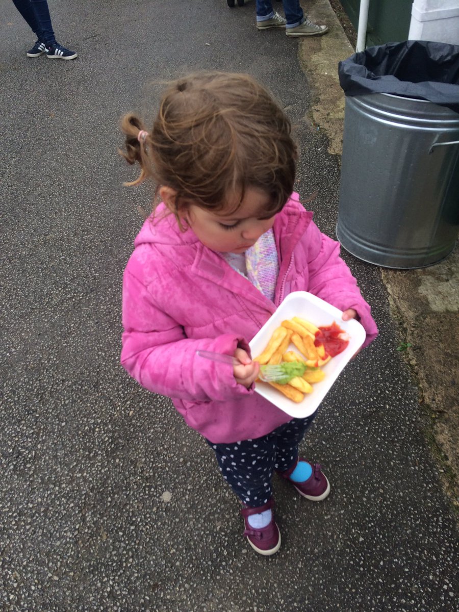 awo86's tweet photo. Have you got an attendance figure for me today @northferribyutd. Ground number 11 for my daughter. #Chips https://t.co/2gQ5HdSUHJ