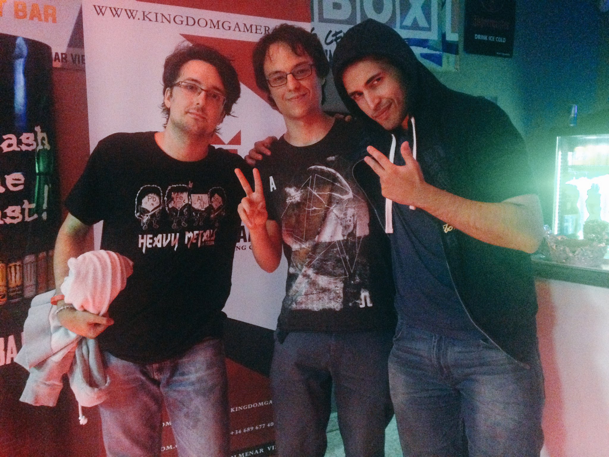 Ganadores del segundo FPS, de izquierda a derecha Rydle(2º), Pefo (1º) , Pepo (3º) Ganadores del segundo FPS, de izquierda a derecha Rydle(2º), Pefo (1º) , Pepo (3º)
