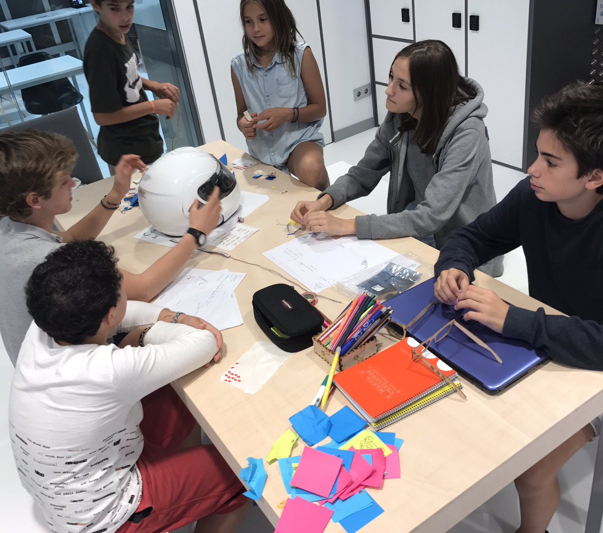 FabLabStQ's tweet photo. Construim les idees dels altres #ideacio @makerchallenge_ @creatorstreet https://t.co/hY6INYDJPE