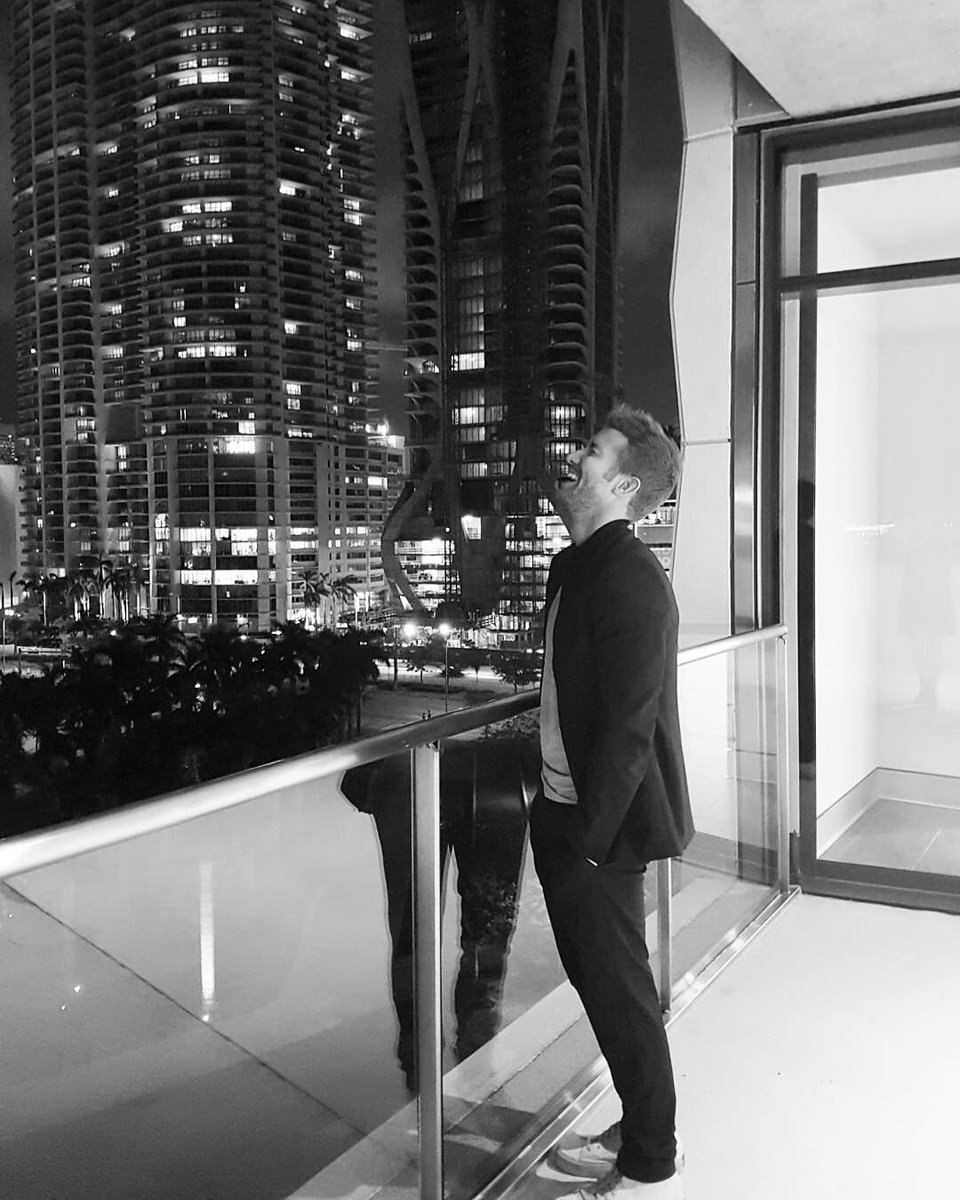 PabloAlboranTR's tweet photo. @pabloalboran [📷] :  #aboutthursdaynight in #Miami 
#risas #música y #amistad https://t.co/CVACqpWopC