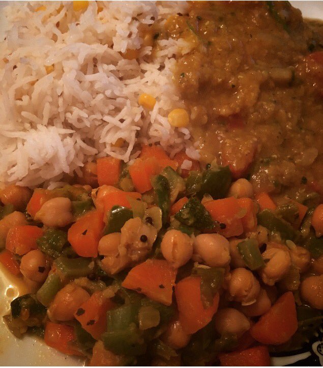 RachelLundrigan's tweet photo. Foundation Programme Application submitted and now being treated to Naina's homemade spicy veggie delight! 😍 #tophomie #thatgirlcancook https://t.co/Yd042h7KWP
