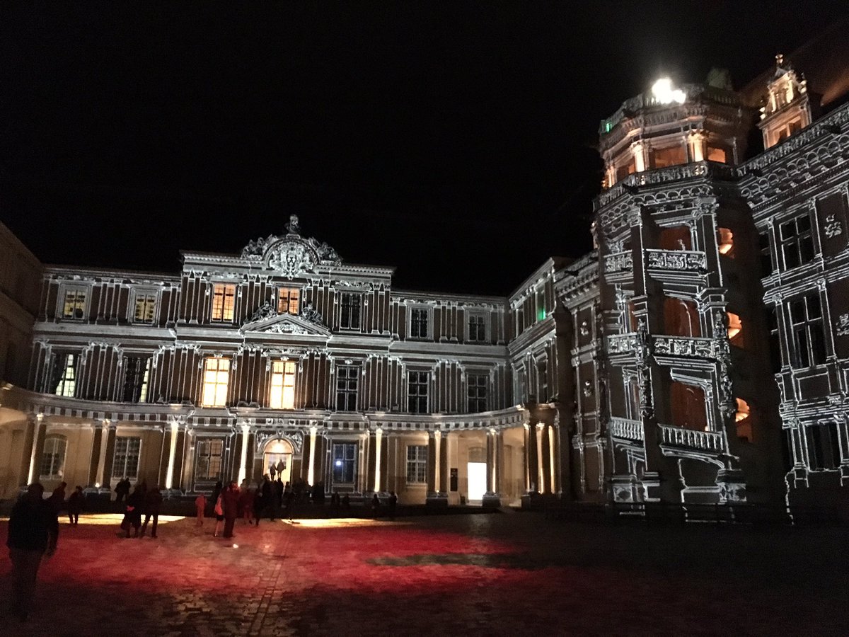CharleyDeniau's tweet photo. [MERCI] À l'occasion des 20es #RVH2017 sur le mot #Eurêka majestueux dîner au @chateaudeblois avec les chaînes @TLHTV et @ScienceetvieTV https://t.co/Ks5MKyQvQs