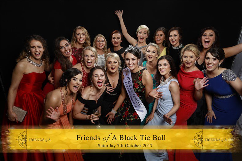 eventcaptureirl's tweet photo. Rose Pose at Friends of A Black Tie Ball #foabtb https://t.co/1joG9oWOqh