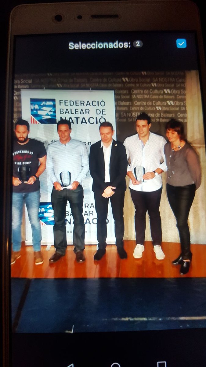 fbnatacion's tweet photo. Gala de Reconocimiento a Deportistas Destacados T. 2016-2017 #FBN #natación #saltos #sincro #waterpolo #aguasabiertas #másters ENHORABUENA!! https://t.co/BFvrMQyTEy