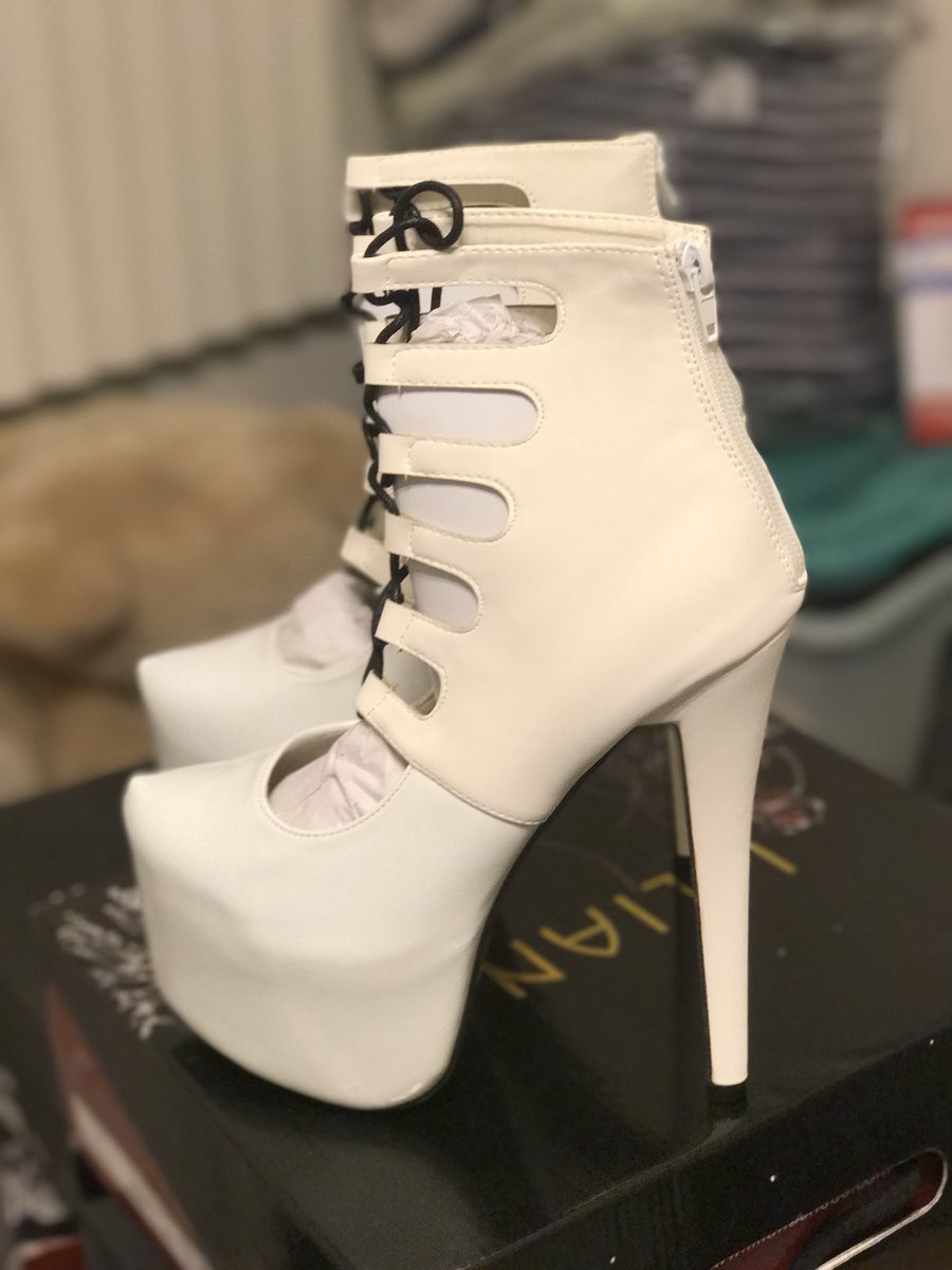 JCollection16's tweet photo. #booties #6inchheels #backzipper #laceup #patentleather #shoefetish #chicagoshoes #premiershoeboutique #size8.5 $15 #endofsummersale https://t.co/VnPzmbk7BL