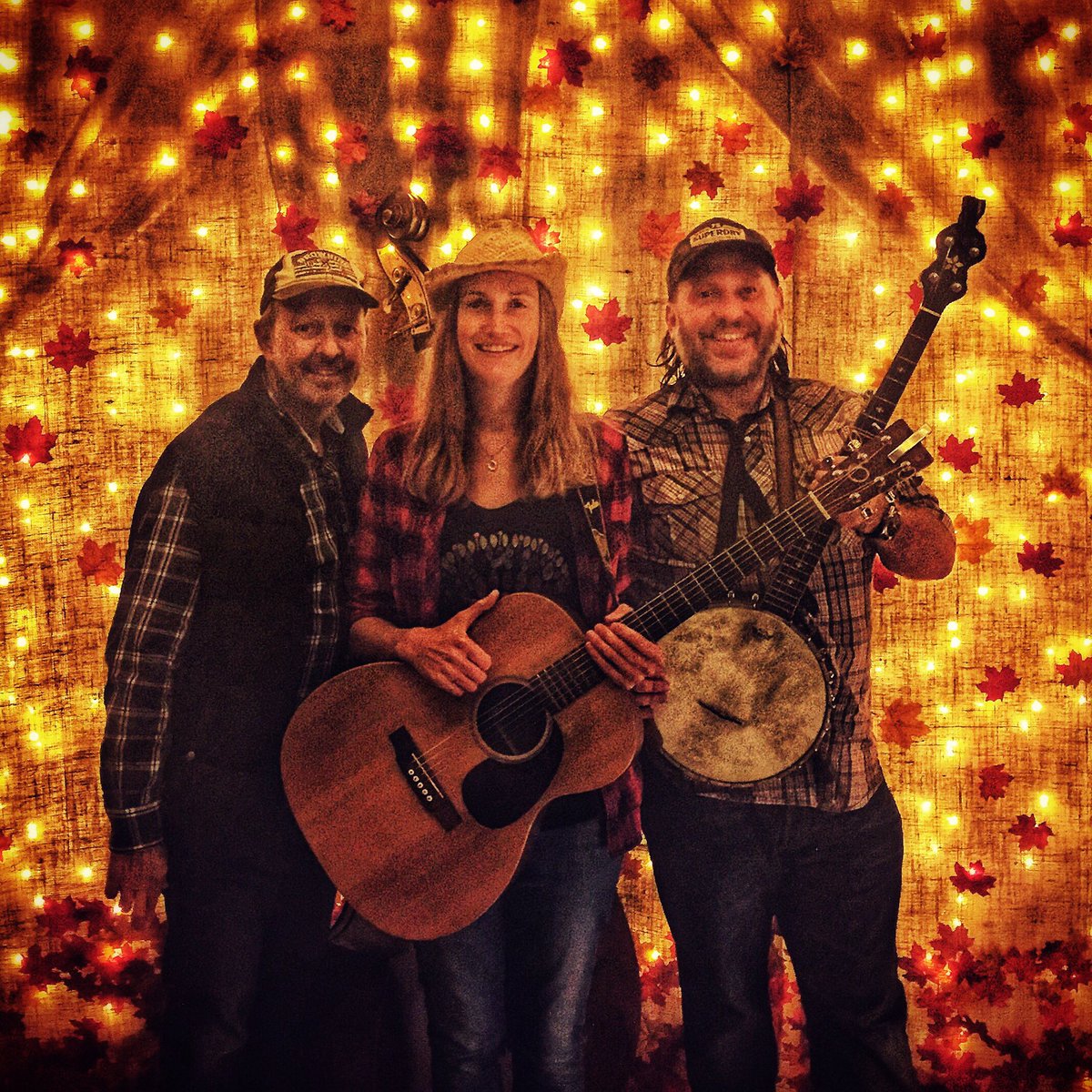 Played a real lovely weddin' tonight at The Great Barn, Titchfield. Such an awesome venue. Many congrats to Char n' Lee.
#livemusic #wedding