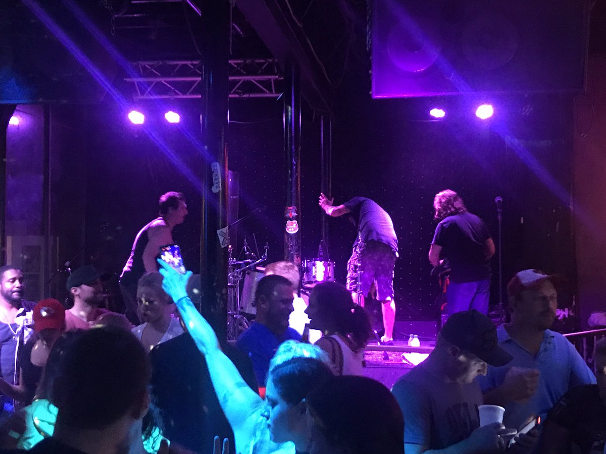 #HurricaneNate is about to hit any minute. The 7pm curfew started 30mins ago. But the band is still setting up #BourbonStreet <a href="/bethdownie/">Beth Downie</a>