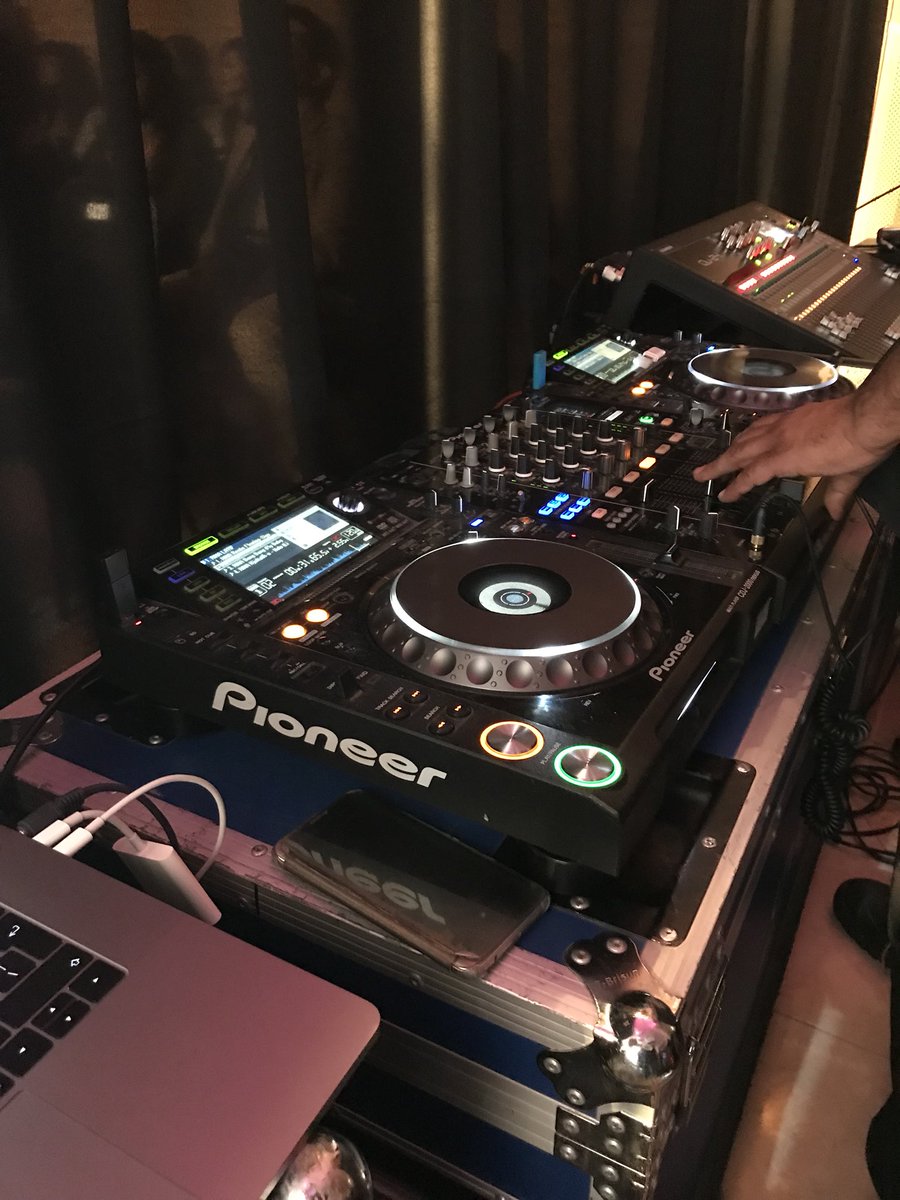 Akikmiah's tweet photo. At the control centre of #BFW2017 https://t.co/DsCMDUC6wf
