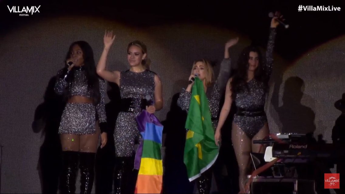 DJHansenUpdates's tweet photo. Fifth Harmony on stage; 10/7 #PSATourSP https://t.co/4dcDq7kJ7f