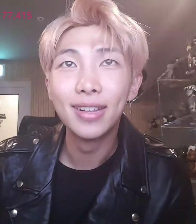 CindyARMYnoona's tweet photo. I just realised that the 2 artists I swoon over the most,has a similar trait..I guess i REALLY like dimples 😂😍❣️ #NAMJOON #mshadow https://t.co/YthZrJXDm6