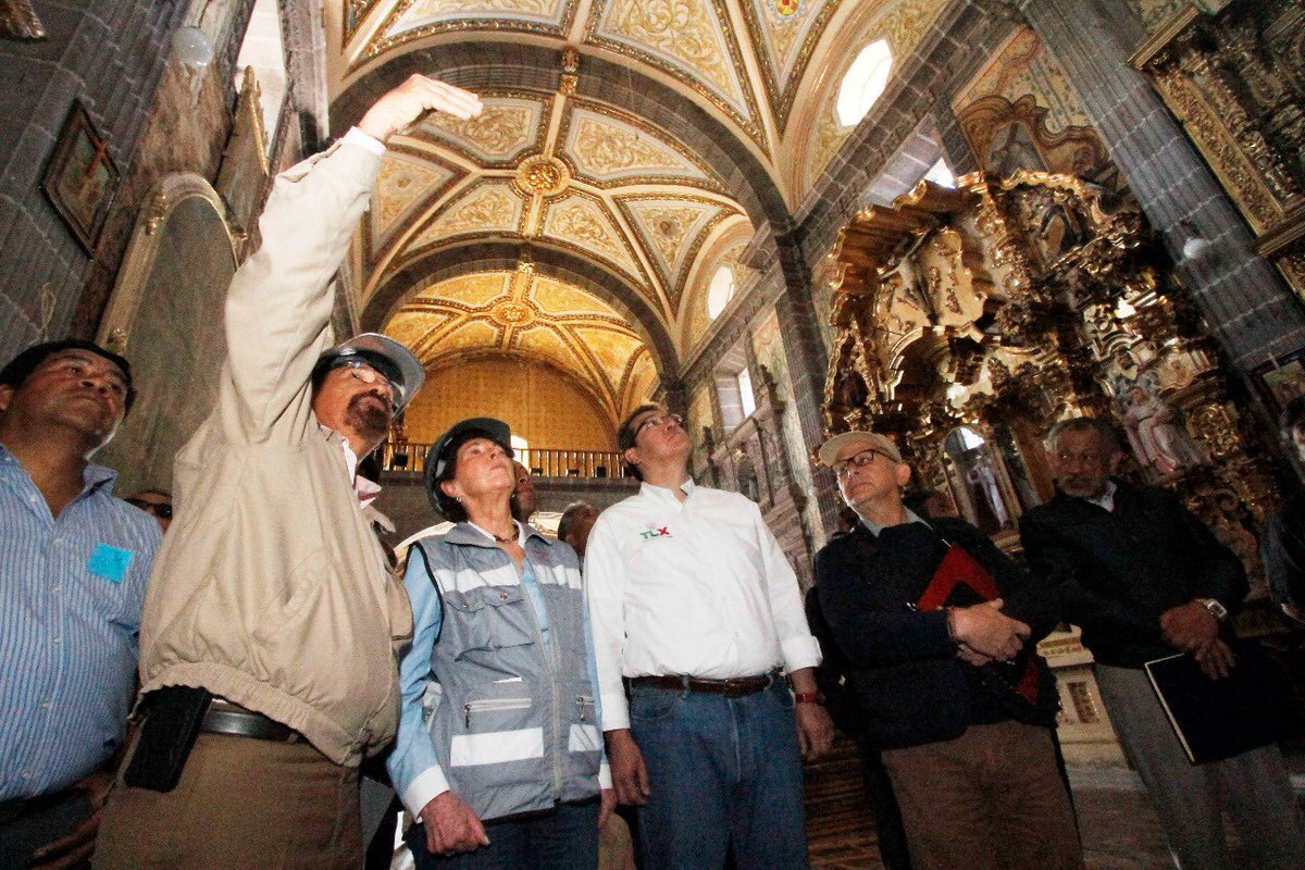 GobTlaxcala's tweet photo. El Gobernador @MarcoAMena junto a Titular de @cultura_mx @mcristina_gc y el Dir. del @INAHmx @dprieto_ recorren templos afectados por sismos https://t.co/msQGh0dMJS