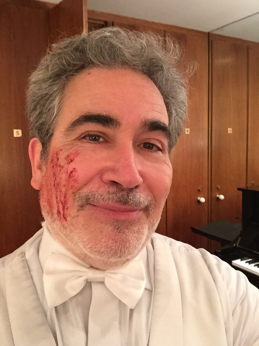 CarloRizziMusic's tweet photo. Never EVER embrace a bloody tenor after a performance!!!! @metopera @maltesetenor 😉😉😉 https://t.co/FlSwOxYW21