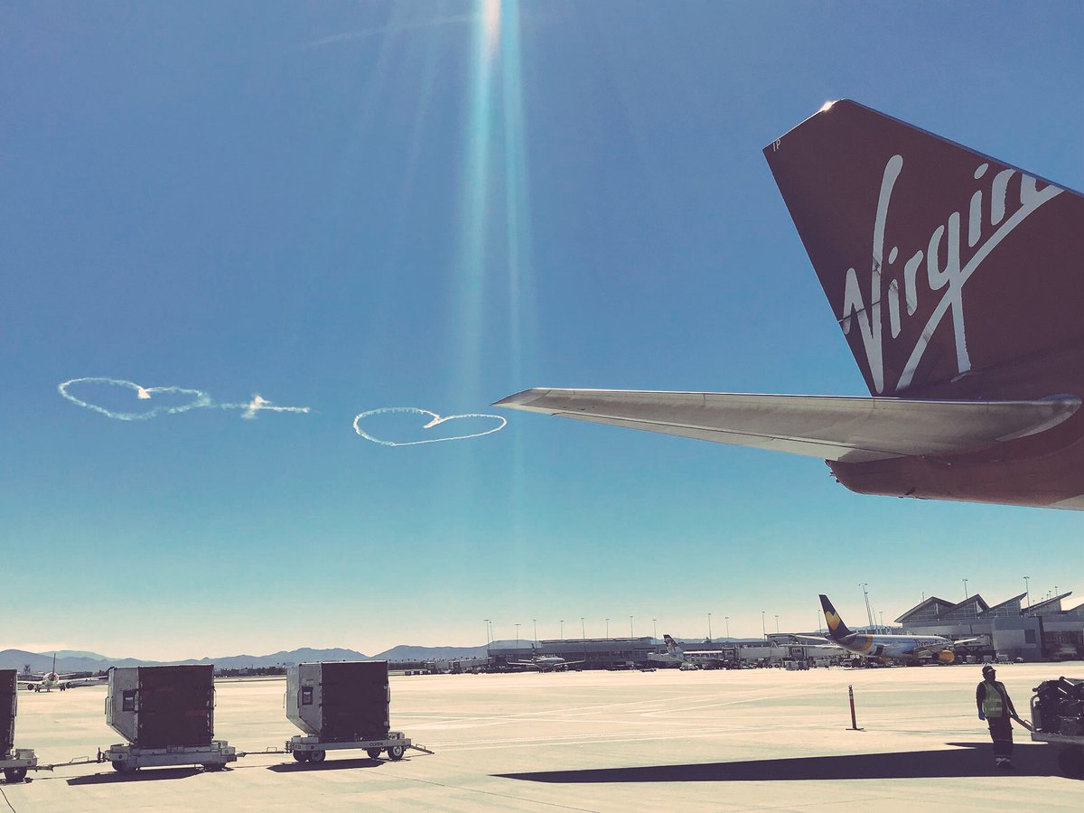 FlyinHP's tweet photo. Hey @VirginAtlantic itโs a beautiful day here in Vegas! #vegasstrong #HotLips #RockinDaRed #VLIP https://t.co/ApWGt1wysZ