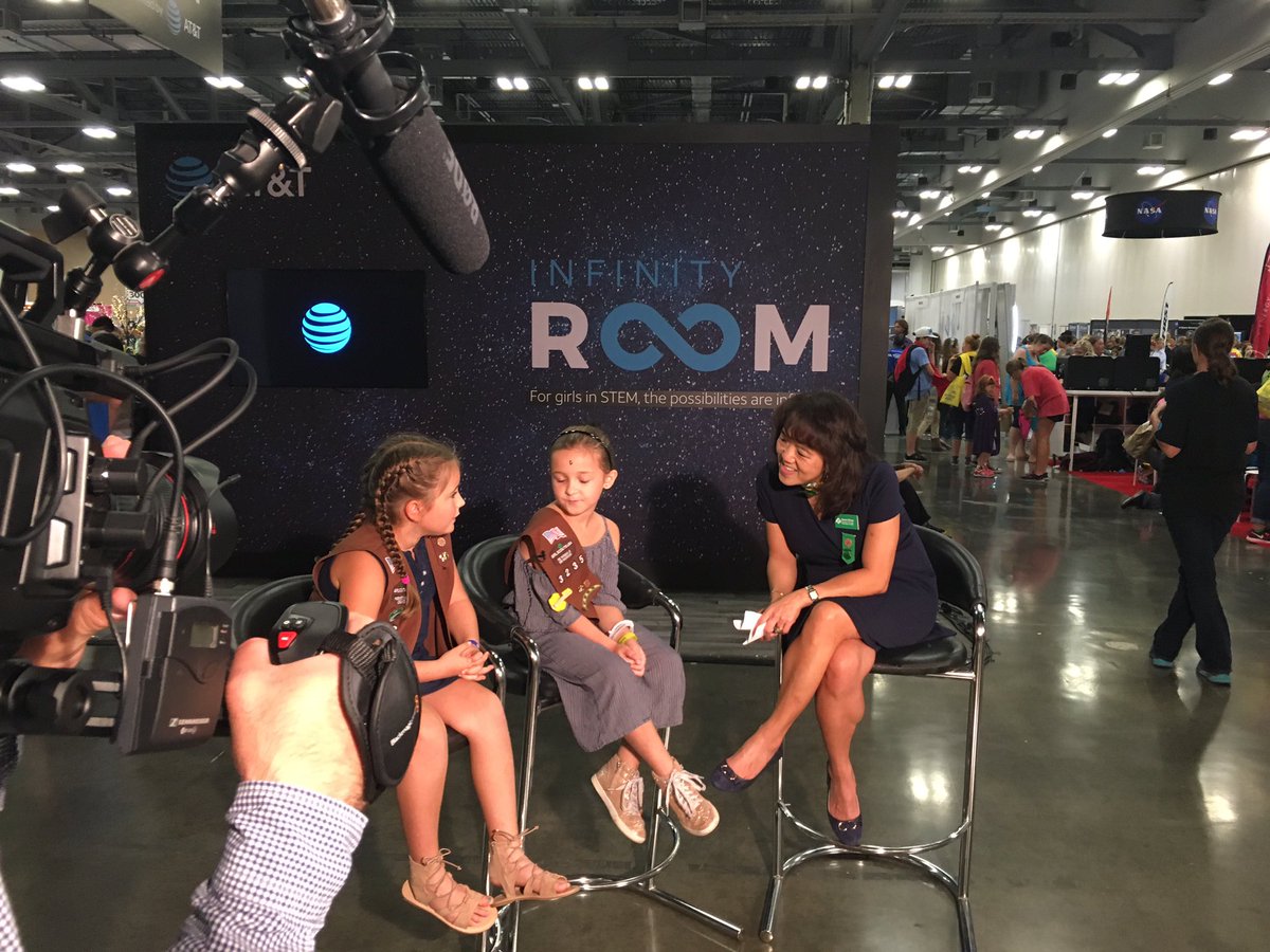 TheAnneChow's tweet photo. Faves: 7 year old inspiration x 2, our next generation of dreamers, builders, explorers and artists ❤️👭#GIRL2017 #LikeaGirlScout #GirlPOWER https://t.co/pqOg0Nd1B2