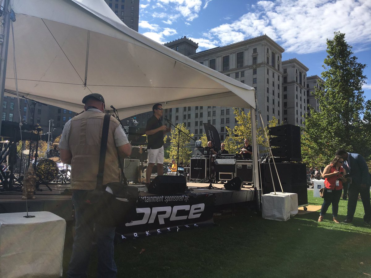 BernieMorenoCo's tweet photo. Thanks to our entertainment and contest #sponsors @ForceMarketing @JWFitzForce Thanks for your support at #CarsinCLE ! #TheLAND 🚙🚗🏎 https://t.co/6myEirhbOI