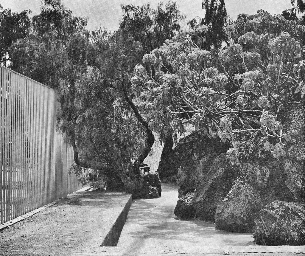 cosmic-inspiro-cloud on X: louis barragán, gardens of el pedregal, mexico  city, 1949   / X