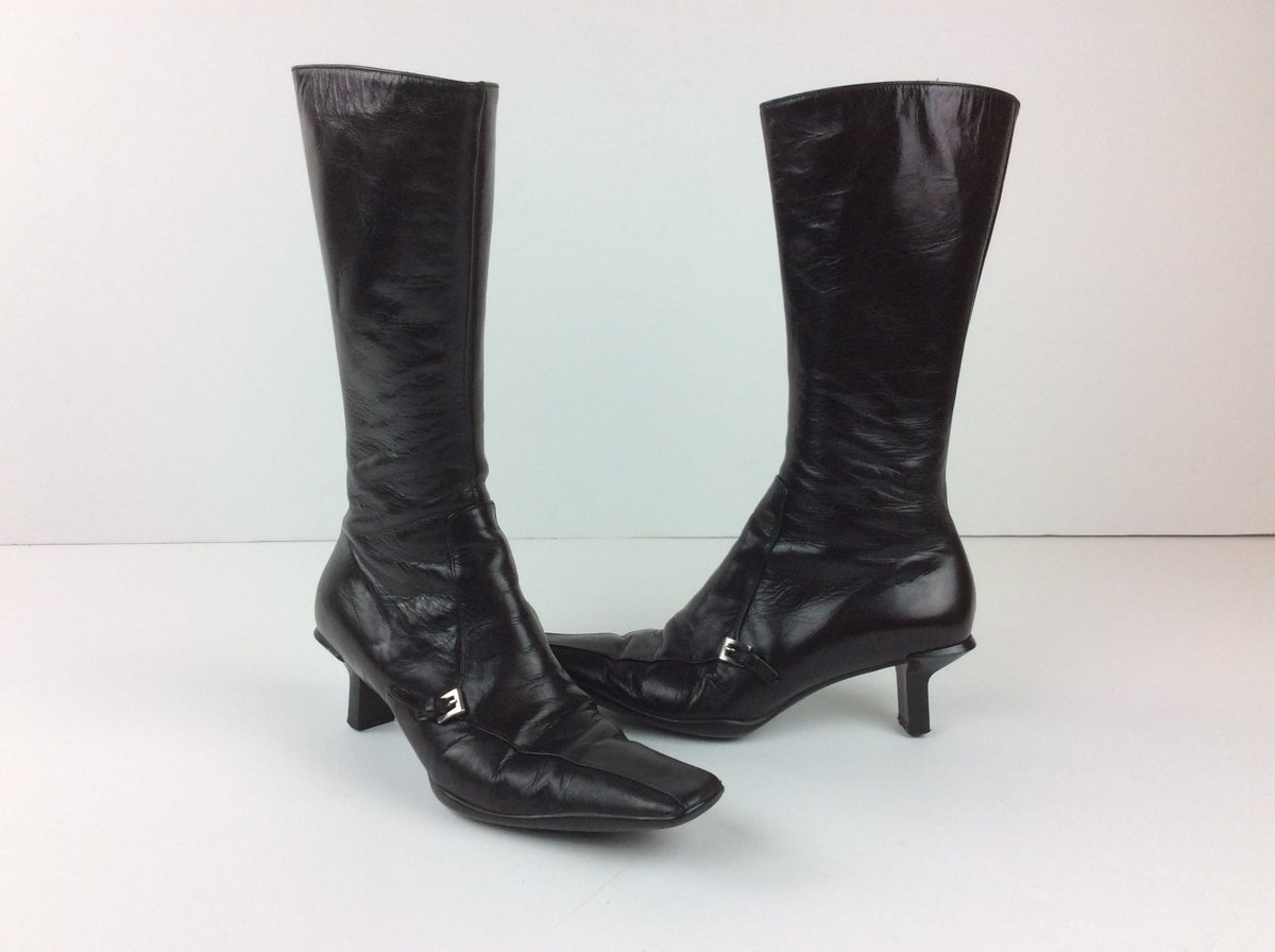 inthestyleloop's tweet photo. $125
#prada #size36 https://t.co/1XNlx2jb4m