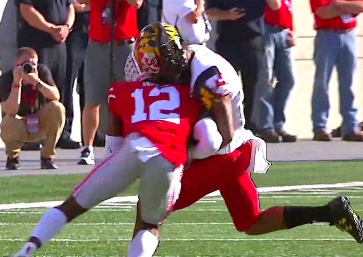 BRode2385's tweet photo. This is perfect form,might as well change the targeting rule to "he hit him WAY too hard. 15 yards and ejected" #osuvsmaryland #ward #BSrefs https://t.co/rTMpNed725