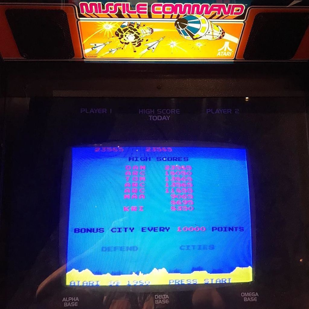 hontzd's tweet image. Look who just guy high score on Missile Command #makerfaire #sandiego #fleetsciencecenter #balboapark ift.tt/2hUlMrq