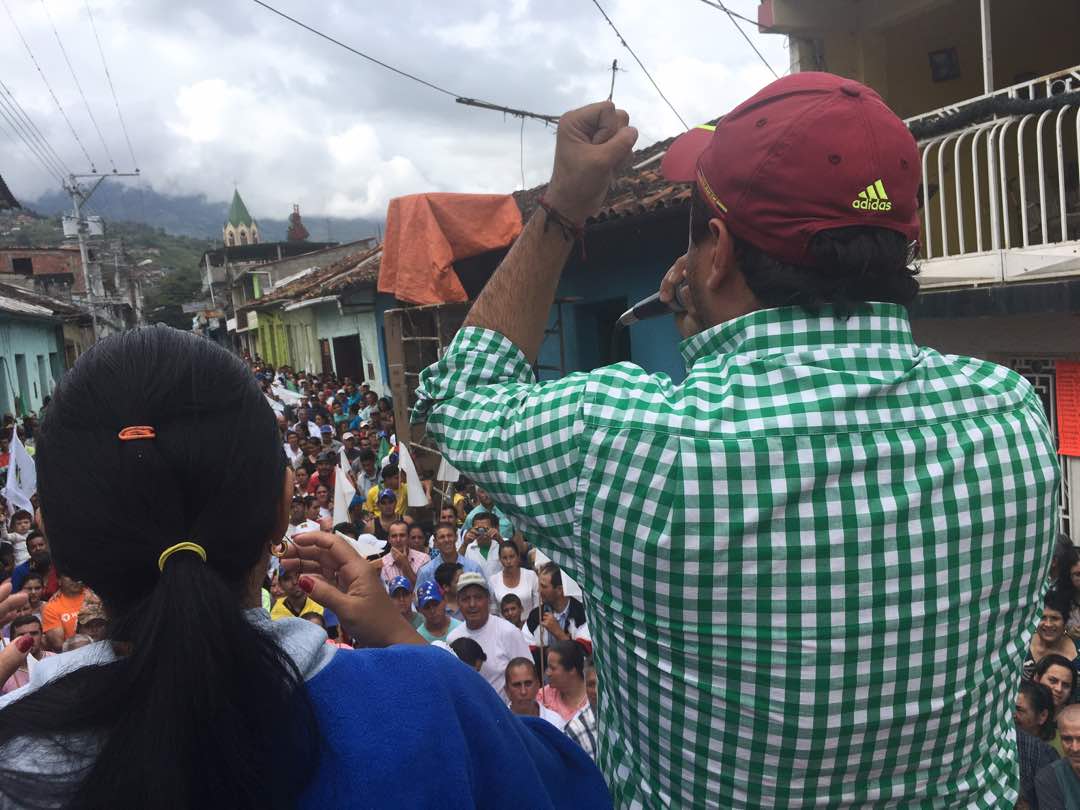 FAndradeRoa's tweet photo. Desde #Pregonero acompañamos a @laidygomezf todas las fuerzas juntas logramos el cambio para el #Tachira #JuntosSomosMas #07oct #YoVoto https://t.co/jnwj1Gl41i