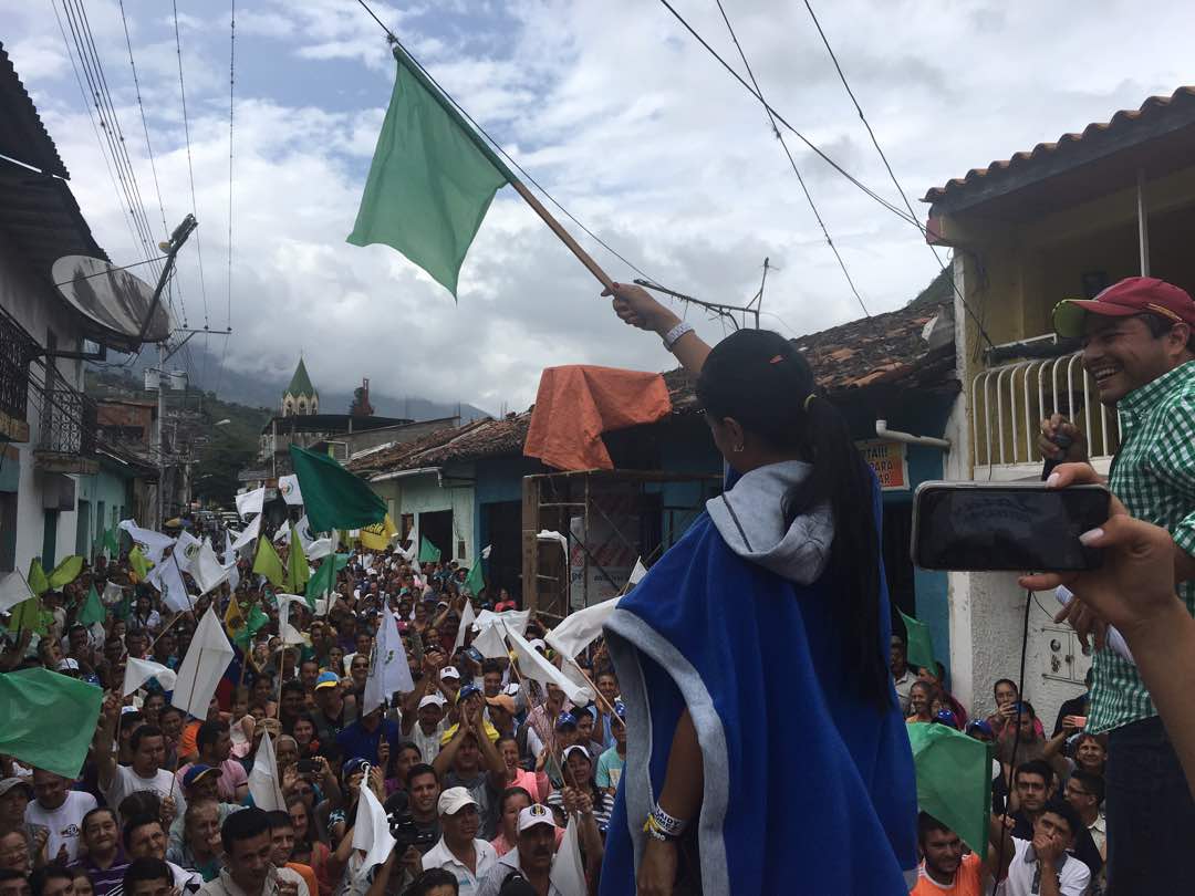 FAndradeRoa's tweet photo. Desde #Pregonero acompañamos a @laidygomezf todas las fuerzas juntas logramos el cambio para el #Tachira #JuntosSomosMas #07oct #YoVoto https://t.co/jnwj1Gl41i