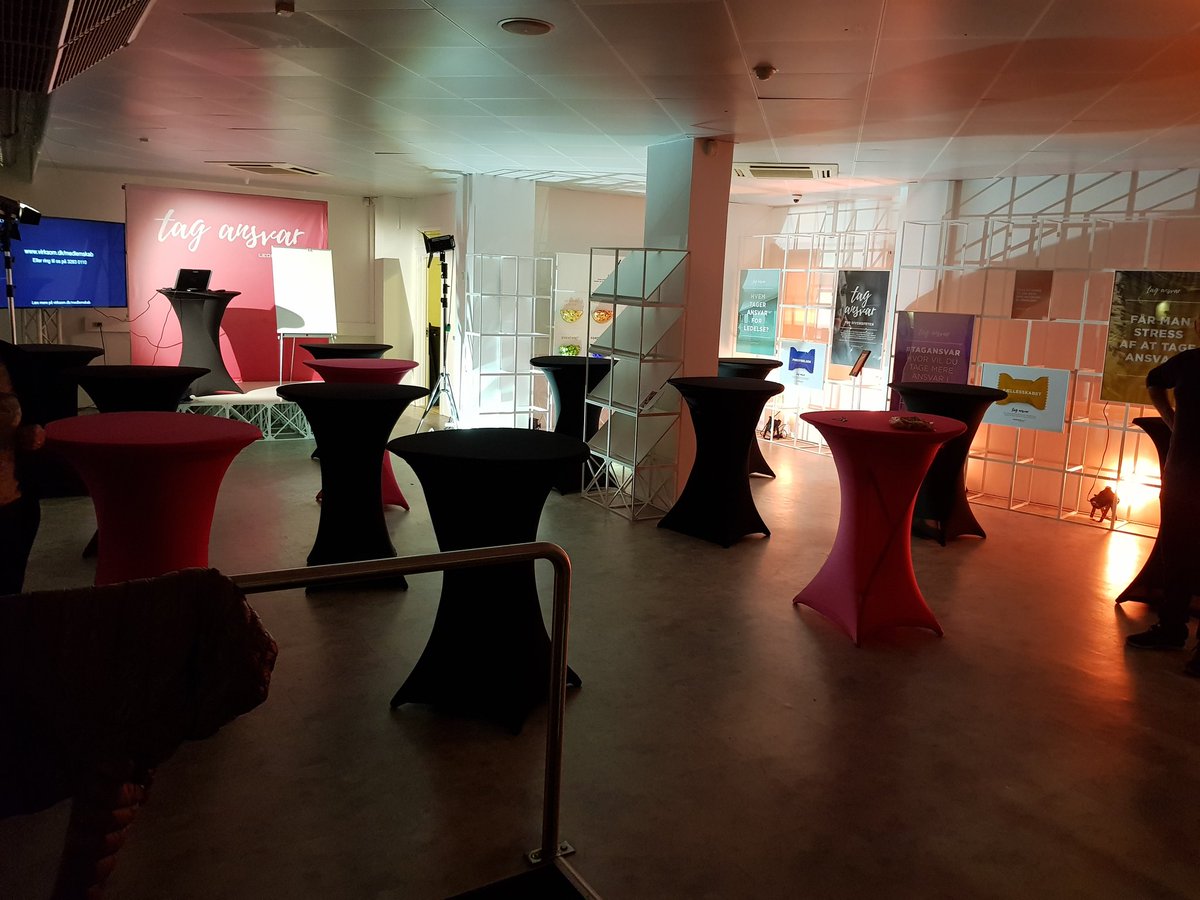 EndlessPo's tweet photo. Så blev det Esbjergs tur til at tage ansvar. Kig forbi i uge 41, hvor der er div. arrangementer om ledelse #tagansvar #dkledelse @LederneDK https://t.co/t826mXaPfC