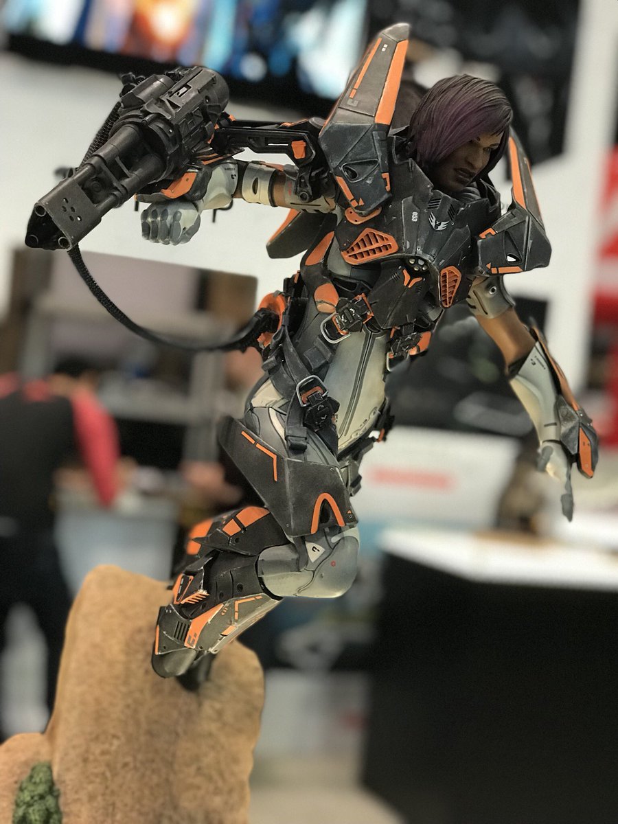 GoldenboyFTW's tweet image. This Maverick statue from @lawbreakers and @ProjectTriForce is LEGIT!!!! #NYCC 

instagram.com/p/BZ9k0nohNTN/