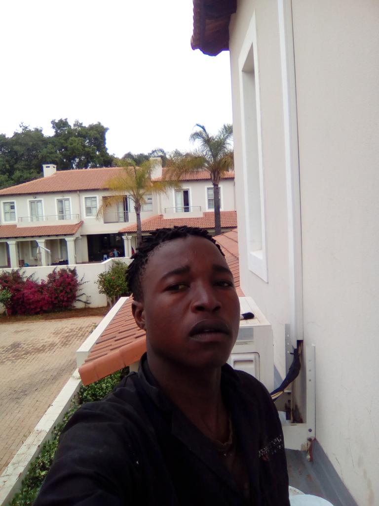 Doubt95015669's tweet photo. @amu_mushwana @vusindhlovuu @Amukela96143771 @Samuelmathevul3 @mu mundzelan hikwenu wayi vona estate https://t.co/07jiTIMytQ