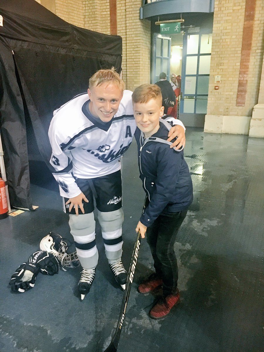 It's all about the #icehockey on a Saturday evening 🏒⛸
#haringeyhuskeys #gohuskeys