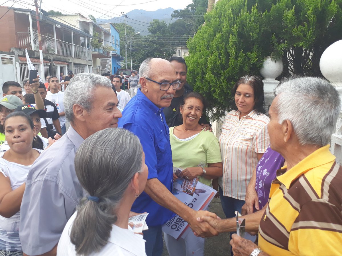 IsmaelG_Oficial's tweet photo. Desde #Corosal en #Maracay escuchando nuestra gente, nuestro pueblo abandonado por la desidia de este régimen corrupto ¡El #15O VOTA! https://t.co/UU2j6Qkj4g